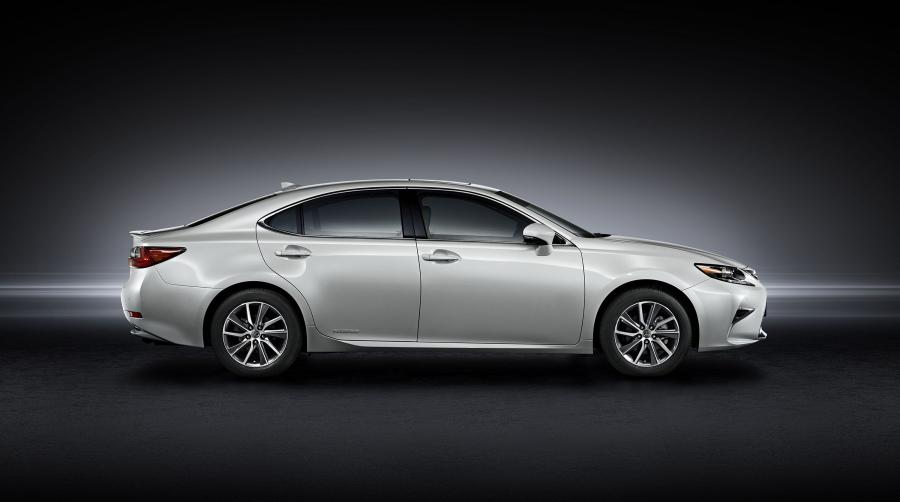  Lexus ES300h 2015 года  (фото 5 из 7)